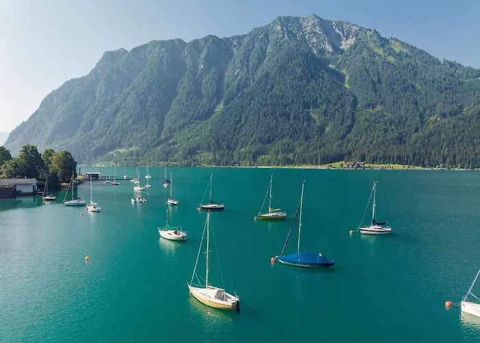 At The شقة آخينزي