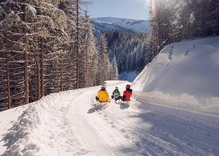 At The شقة آخينزي