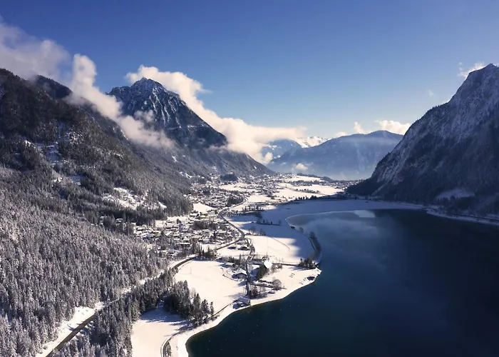 At The شقة آخينزي